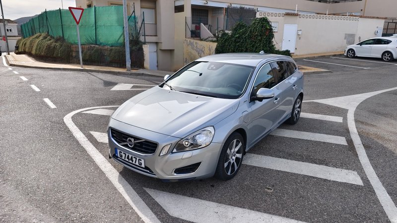 Volvo V60 2013  D6 Plug-in Hybrid AWD 35km Range - foto 1