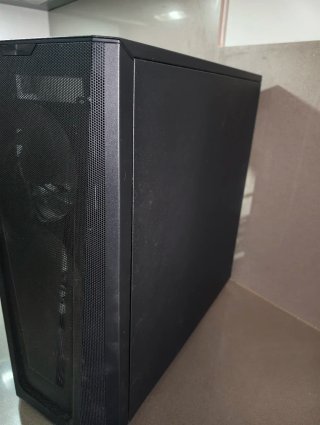 Caja/Torre Phanteks