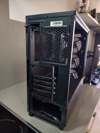 Caja/Torre Phanteks