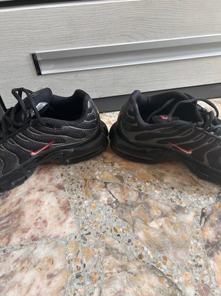Zapatillas Nike Air Tns Negras y Plateadas