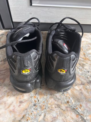 Zapatillas Nike Air Tns Negras y Plateadas