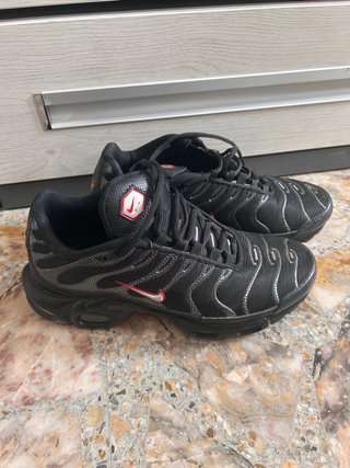 Zapatillas Nike Air Tns Negras y Plateadas