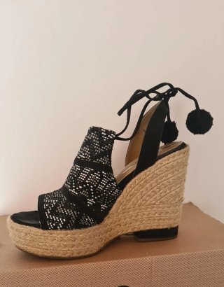 Sandalias cuña esparto negro y beige