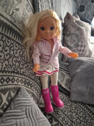 Muñeca Nanci rubia con botas rosas