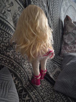 Muñeca Nanci rubia con botas rosas