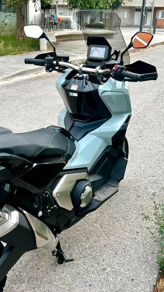 HONDA X-ADV 750 Jul 24. 8.000kms  Impecable