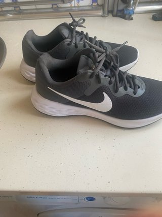 Zapatillas Nike grises y blancas buen estado,