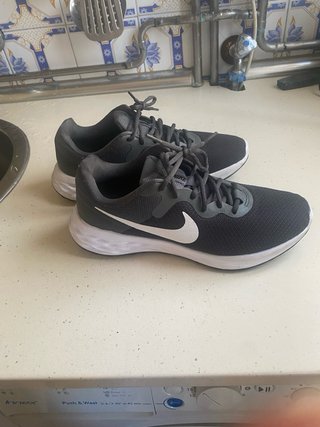 Zapatillas Nike grises y blancas buen estado,
