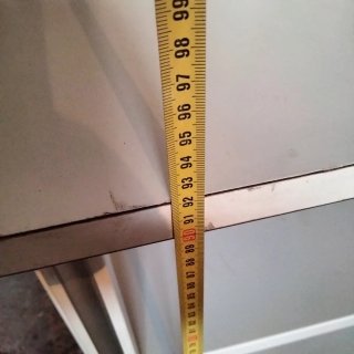 Mueble blanco metálico de 2 estantes