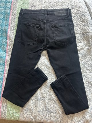 Pantalón vaquero negro hombre.