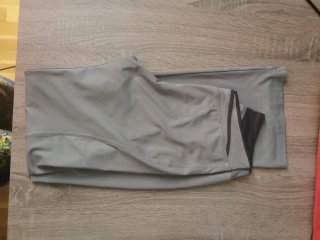 Leggings deportivos grises y rosa fuerte