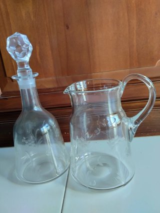 Caraffa e Bottiglia in Vetro Inciso
