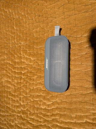 Altavoz Bose gris