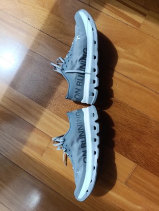 Zapatillas On Running Grises
