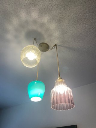 Lampara compuesta por tres tulipas de cristal