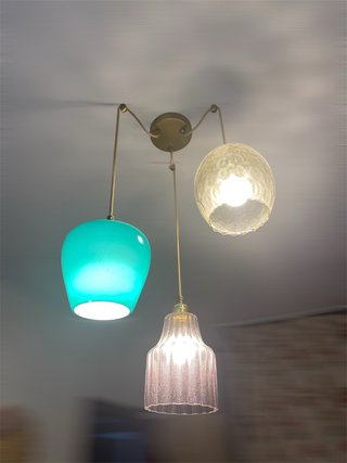 Lampara compuesta por tres tulipas de cristal