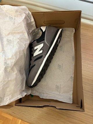 New Balance 373 Talla 42 Gris/Negro Nuevas