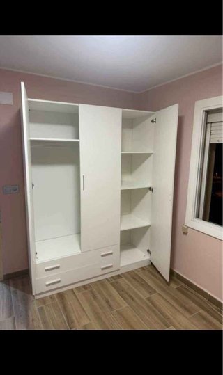 Armarios blancos de madera