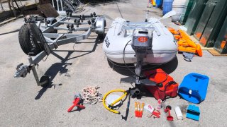 BARCA ZODIAC NEUMATICA  MOTOR Y REMOLQUE Y KIT