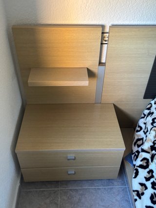 Cama japonesa con mesitas de noche