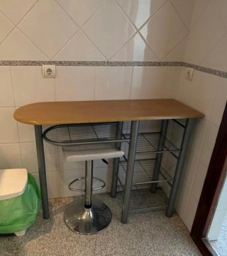 Mesa alta cocina y taburete