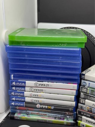 Lotto videogiochi PS4 PC Xbox – FIFA Sims Spider-M