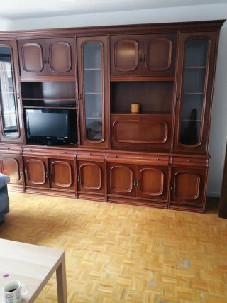 Mueble de salón madera y cristal