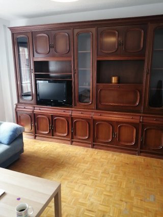 Mueble de salón madera y cristal