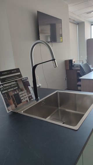 Isla de cocina  encimera ABK  inducción invisible