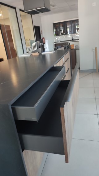 Isla de cocina  encimera ABK  inducción invisible
