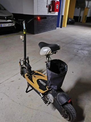 Patinete eléctrico con asiento