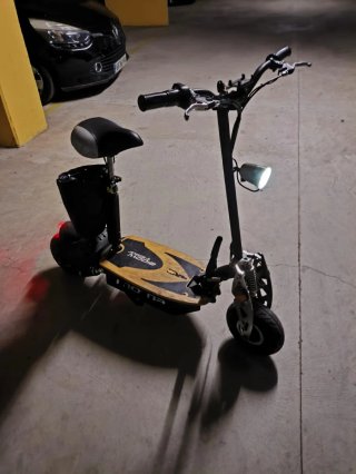 Patinete eléctrico con asiento