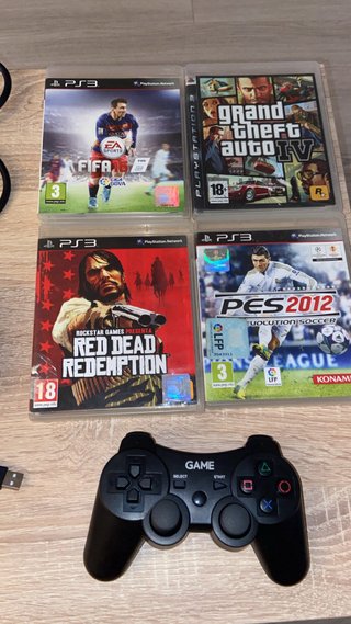 PS3 FAT + 4 Giochi + 2 Controller + Tutti i cavi