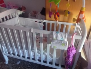 Cuna de bebé blanca