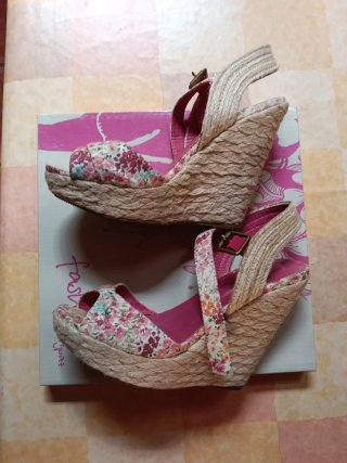 Sandalias cuña Marypaz florales