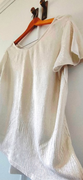 Camiseta Promod brillo plateada y blanca