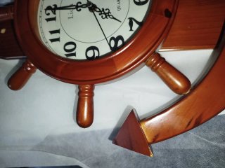 Reloj de timón náutico de madera grande
