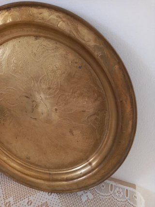 Vassoio in ottone decorato