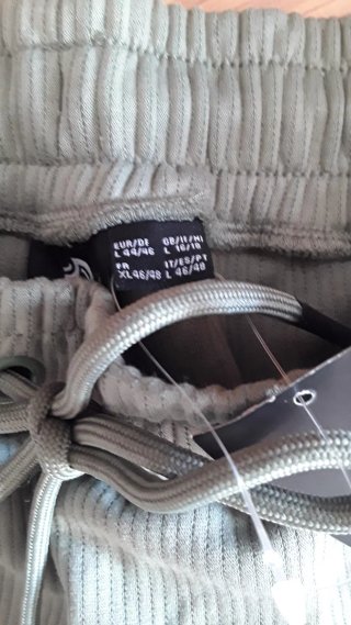 Pantalones cargo verdes nuevos con etiqueta
