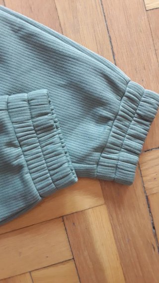 Pantalones cargo verdes nuevos con etiqueta