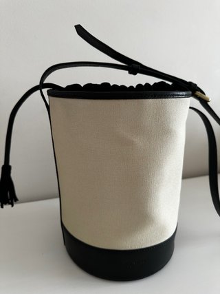 Bolso cubo beige y negro