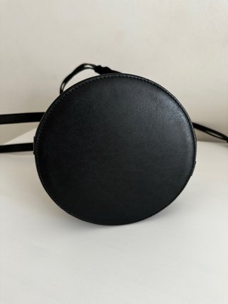 Bolso cubo beige y negro