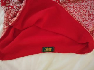 Falda Mara floral roja y blanca nueva