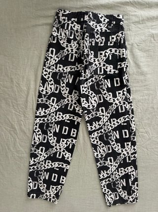 Pantalón Bershka estampado cadenas