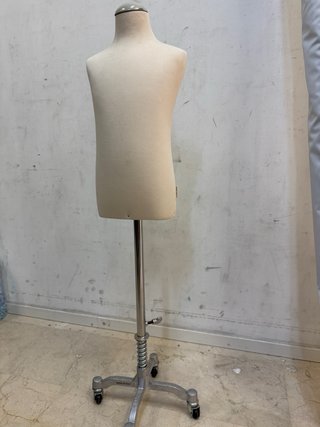 Maniquí Busto Infantil . 4 grandes,5 pequeños.