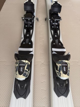 Equipo completo esquí: skis, botas y fijaciones
