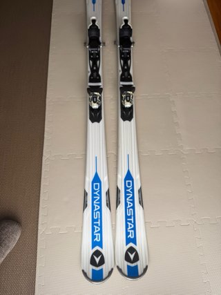 Equipo completo esquí: skis, botas y fijaciones