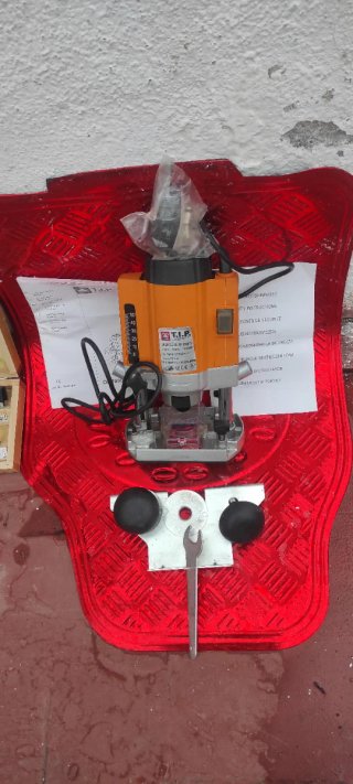 Fresadora vertical T.I.P.