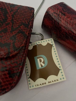 Bolso de mano piel serpiente rojo