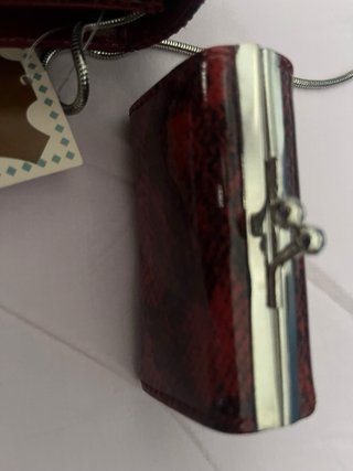 Bolso de mano piel serpiente rojo